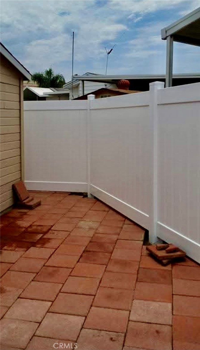 1295 S Cawston Avenue