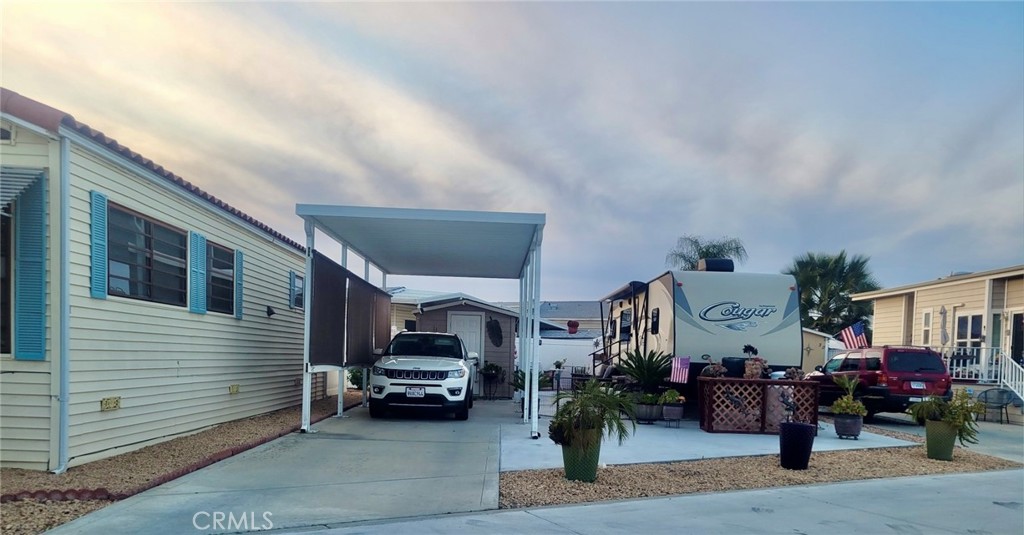 1295 S Cawston Avenue