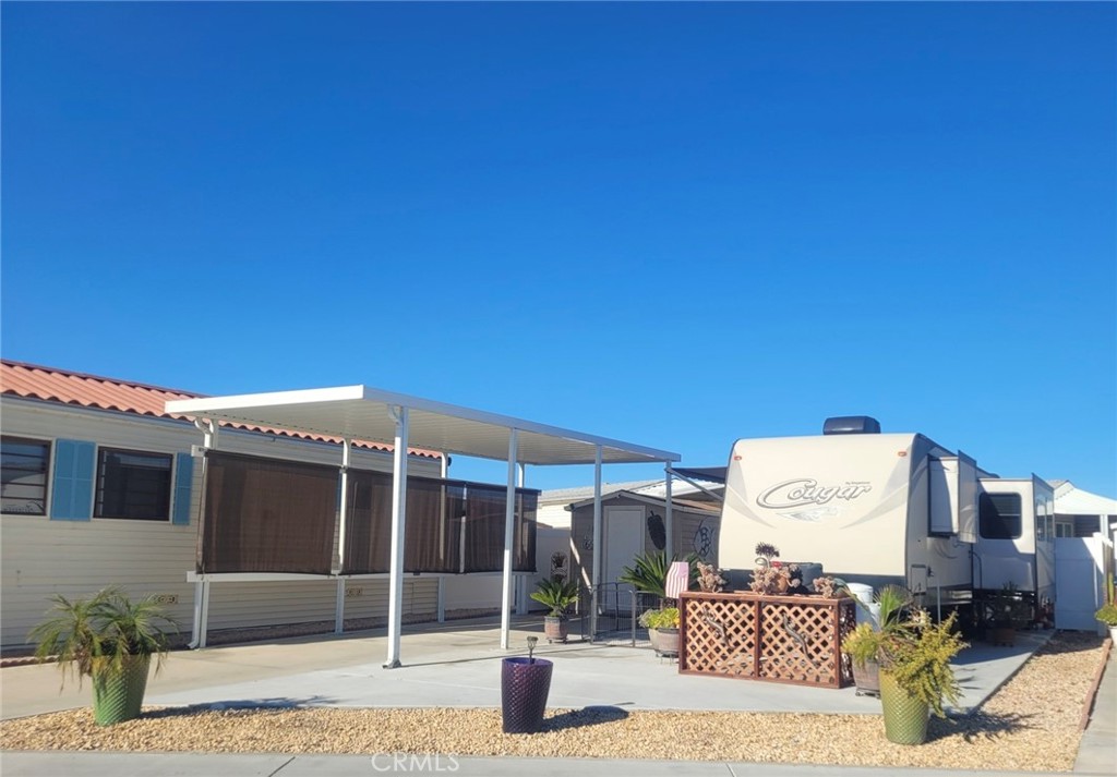 1295 S Cawston Avenue