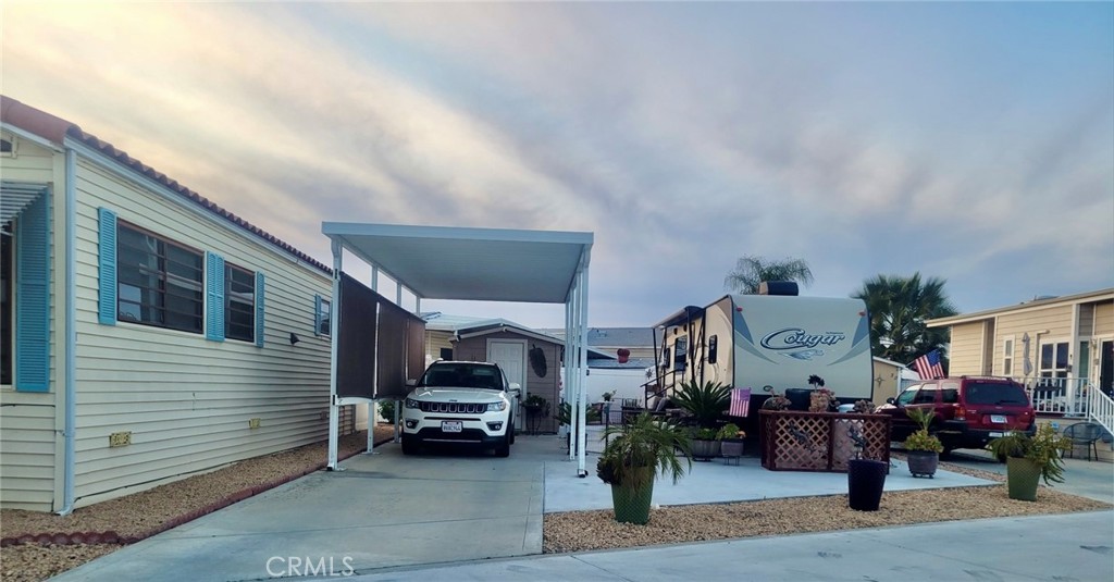 1295 S Cawston Avenue