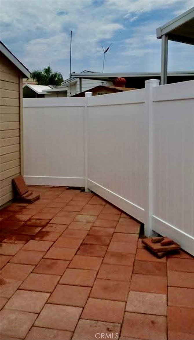 1295 S Cawston Avenue