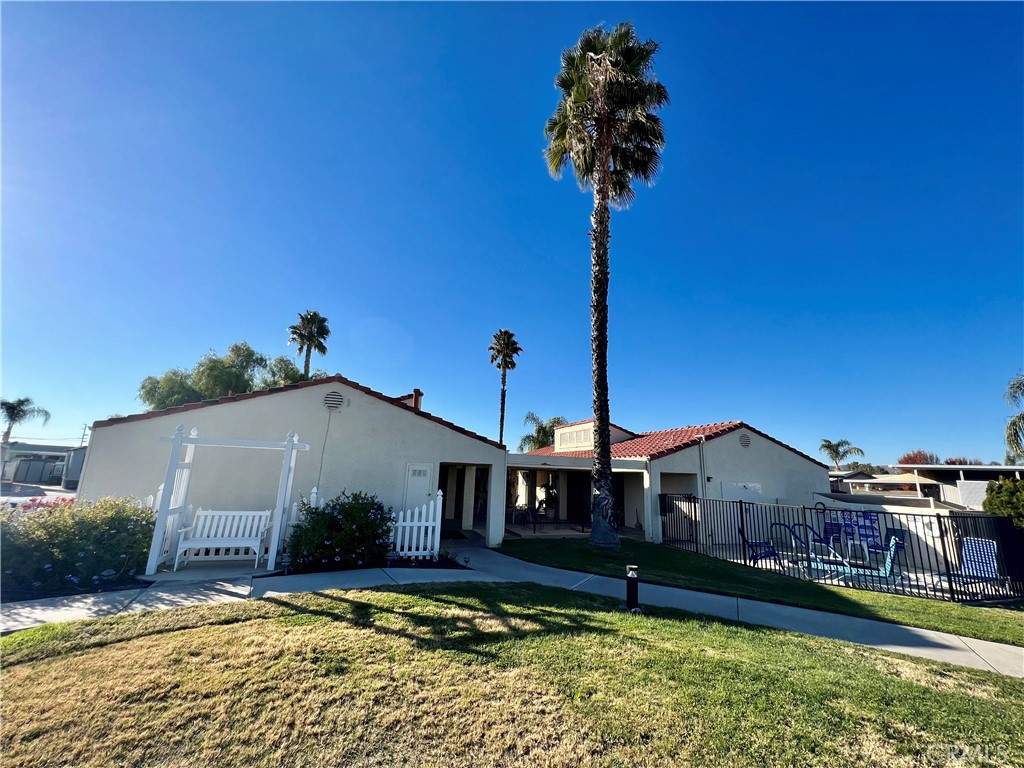 1295 S Cawston Avenue