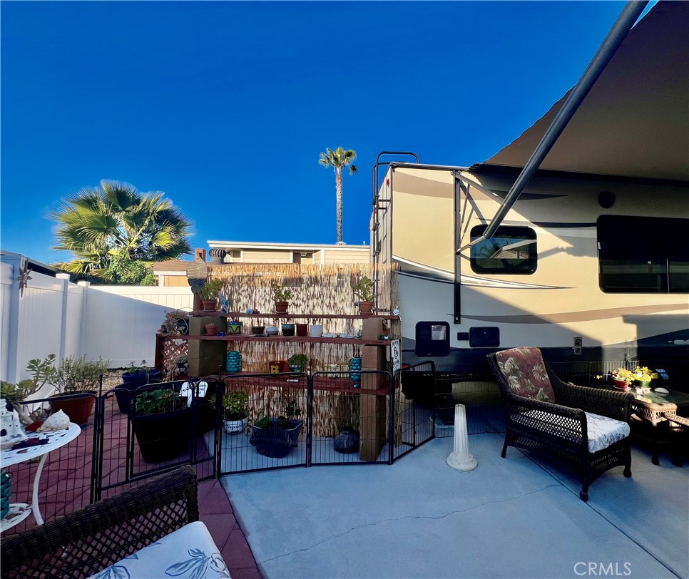 1295 S Cawston Avenue