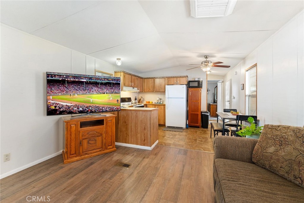 530 W Devonshire Avenue 37