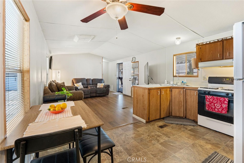 530 W Devonshire Avenue 37