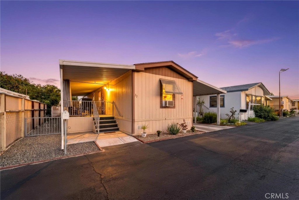 530 W Devonshire Avenue 37