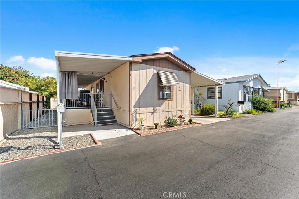 530 W Devonshire Avenue 37