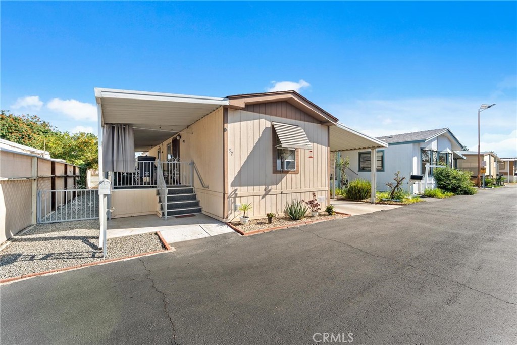 530 W Devonshire Avenue 37