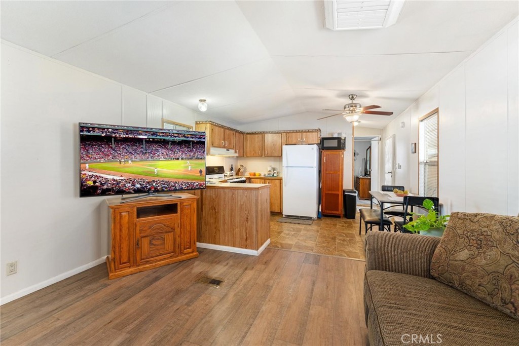 530 W Devonshire Avenue 37