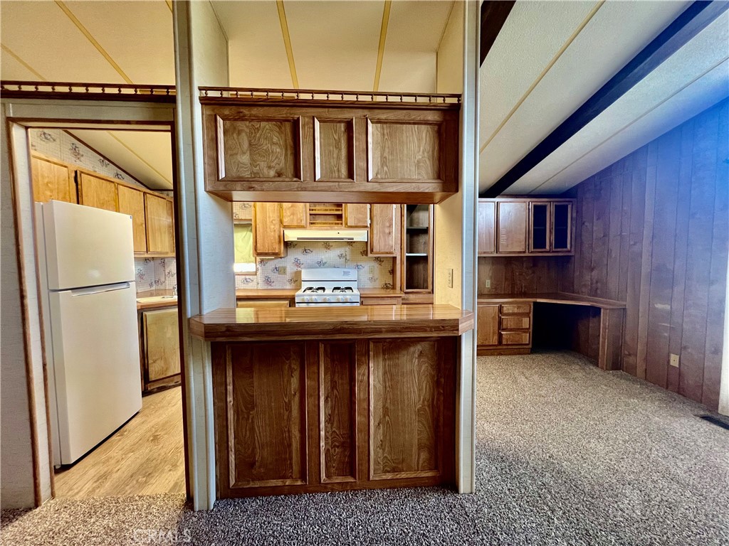 24600 Mountain Avenue