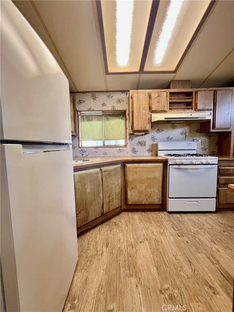 24600 Mountain Avenue