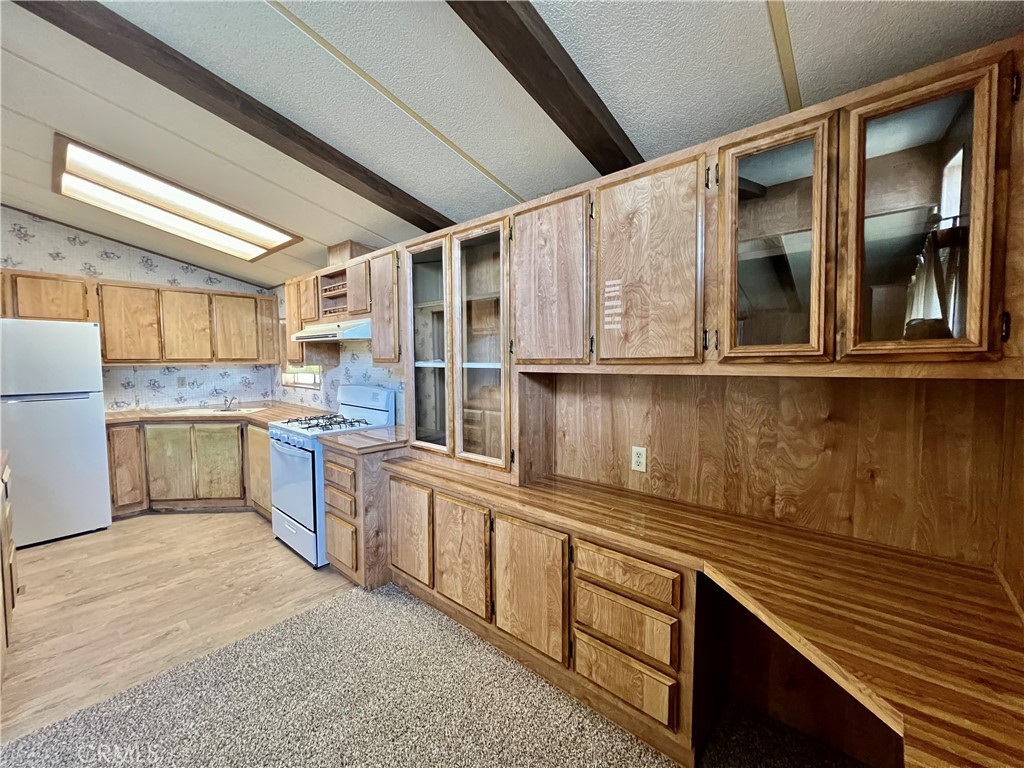 24600 Mountain Avenue