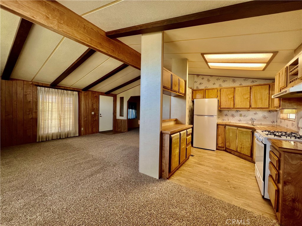 24600 Mountain Avenue