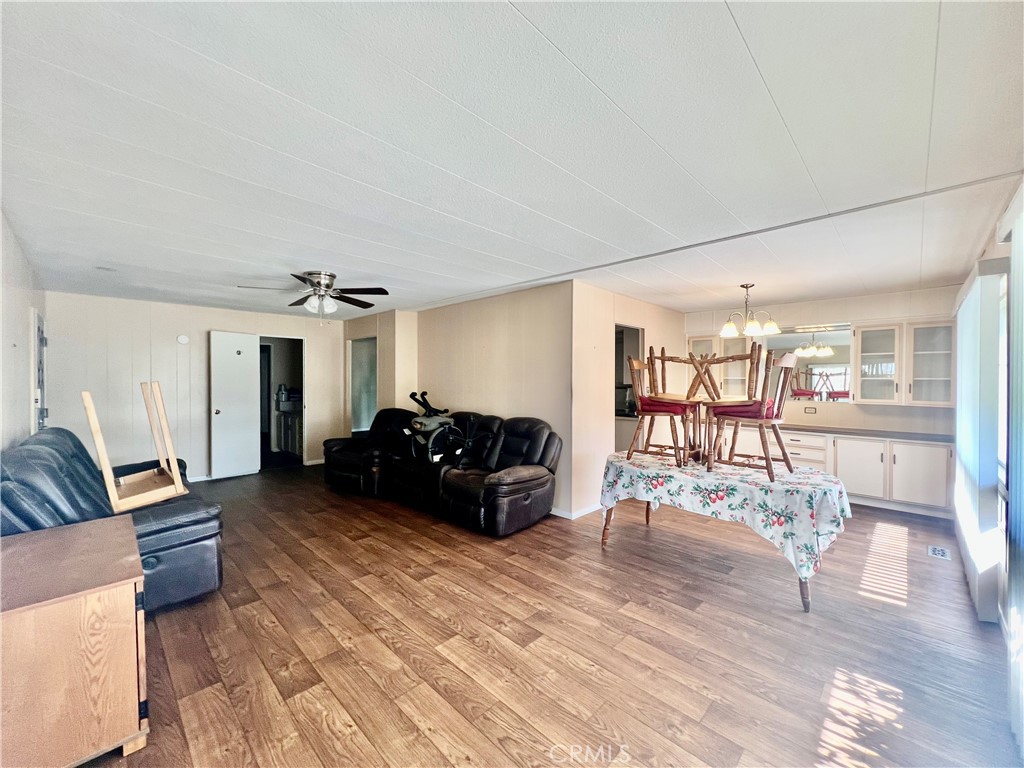 42751 E Florida Avenue