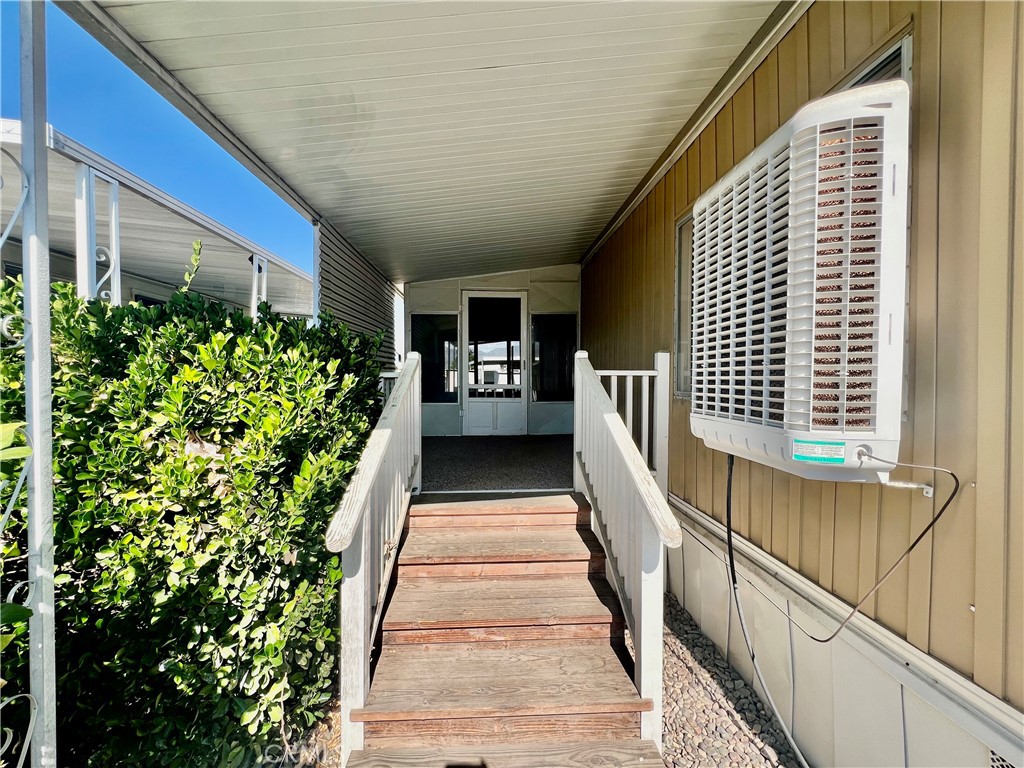 42751 E Florida Avenue