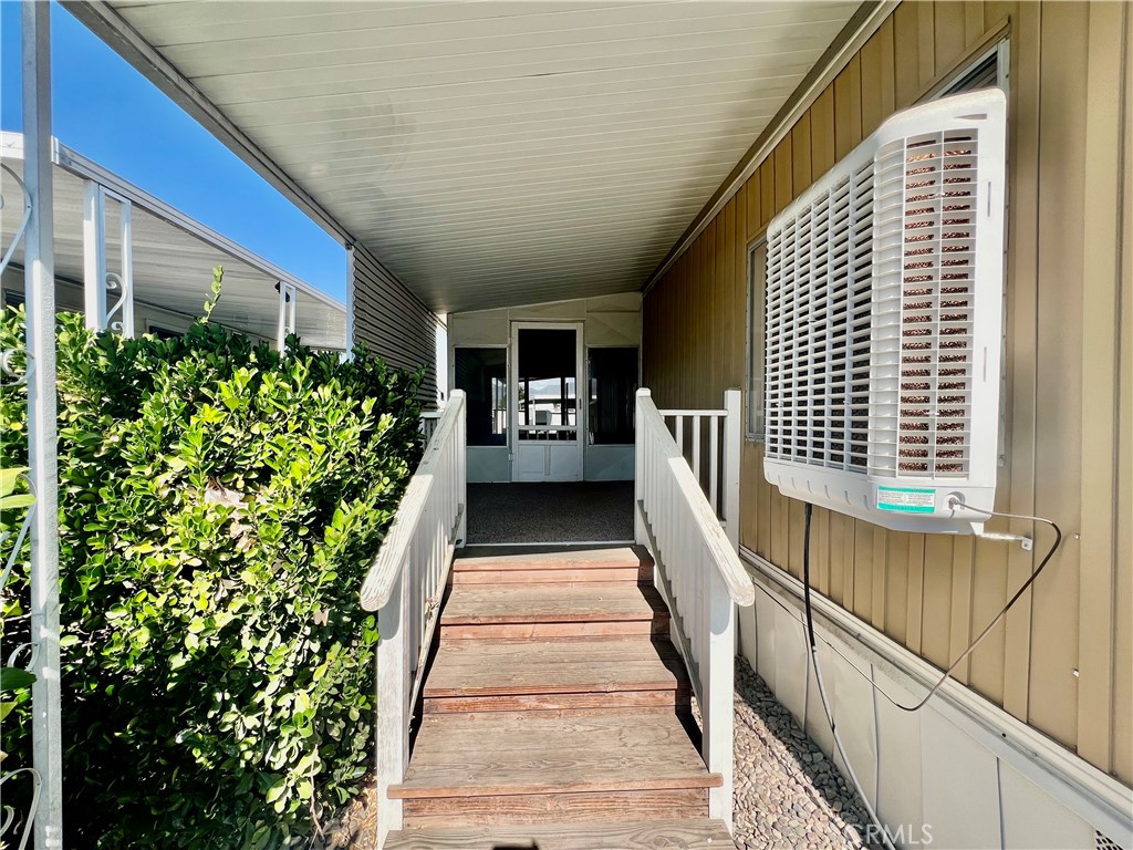 42751 E Florida Avenue