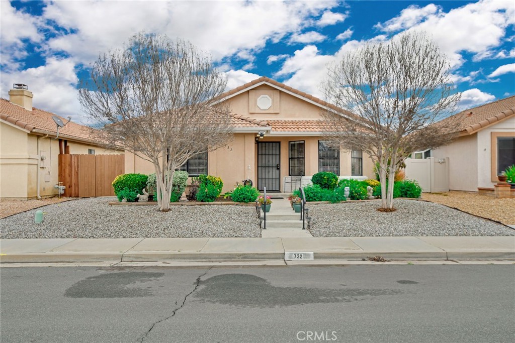 732 Alondra