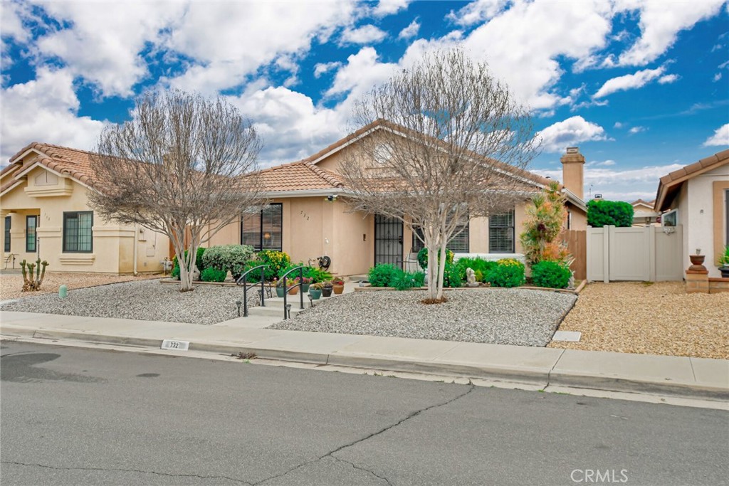 732 Alondra