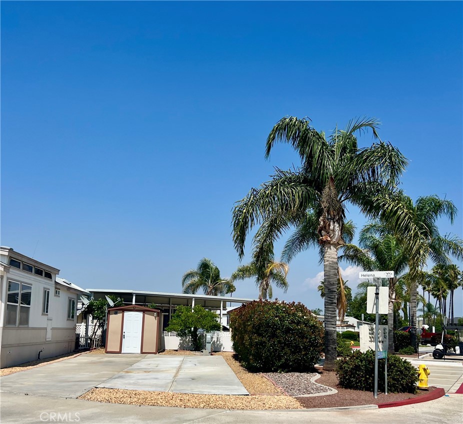 1295 S Cawston Avenue