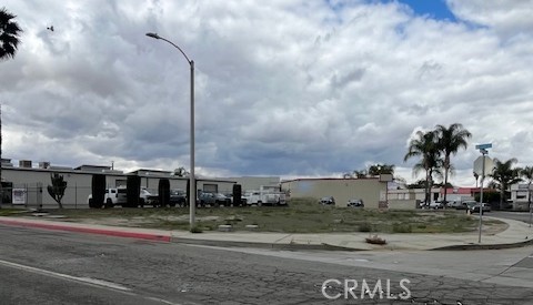 572 S Grand
