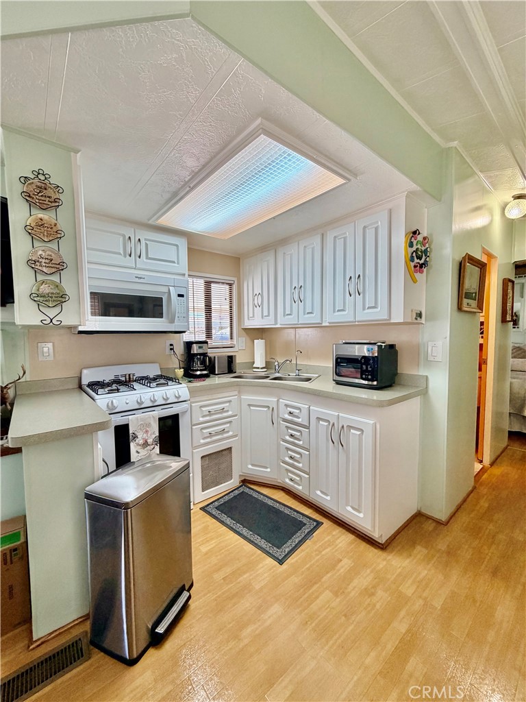 1295 S Cawston Avenue 262