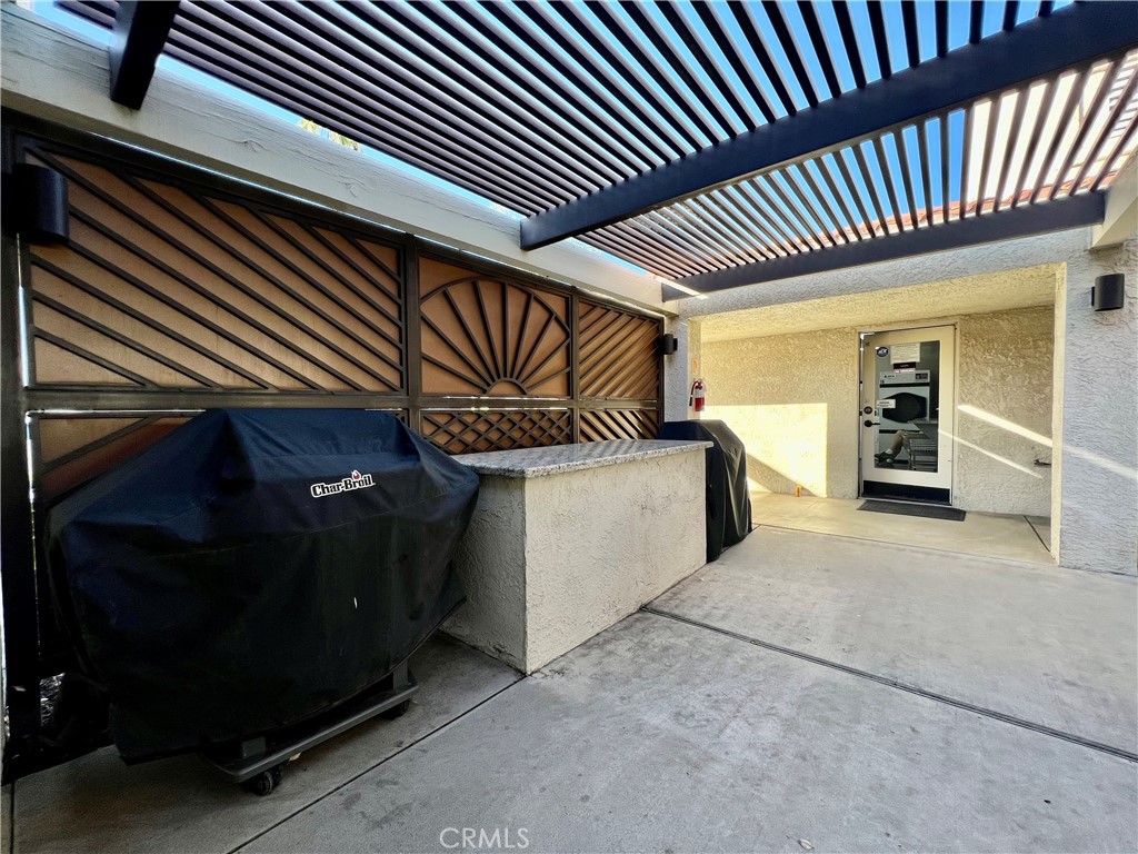 1295 S Cawston 521
