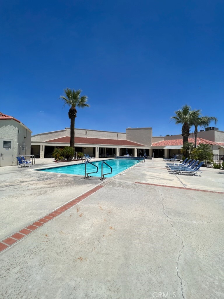 1295 S Cawston 521