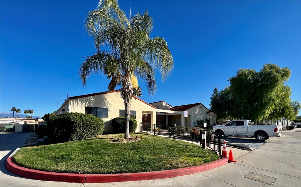 1295 S Cawston 521