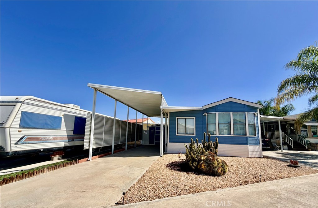 1295 S Cawston 521