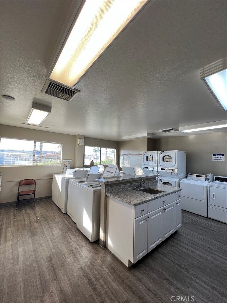 1295 S Cawston 521