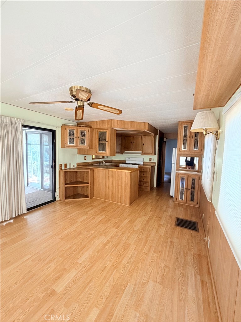 1454 Western