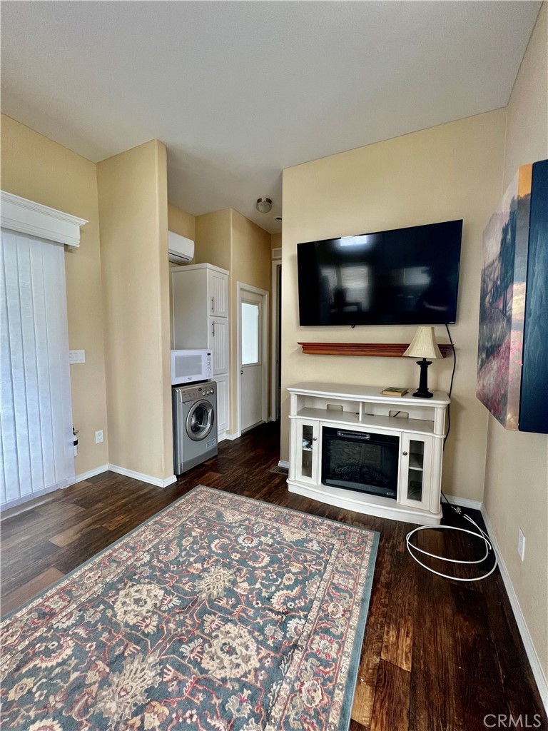 1295 S Cawston 462