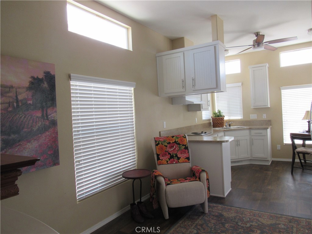 1295 S Cawston 462