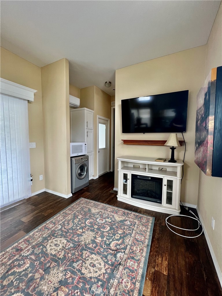 1295 S Cawston 462