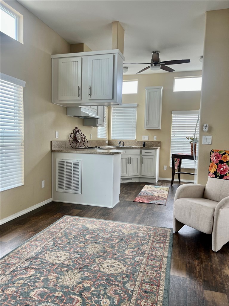 1295 S Cawston 462