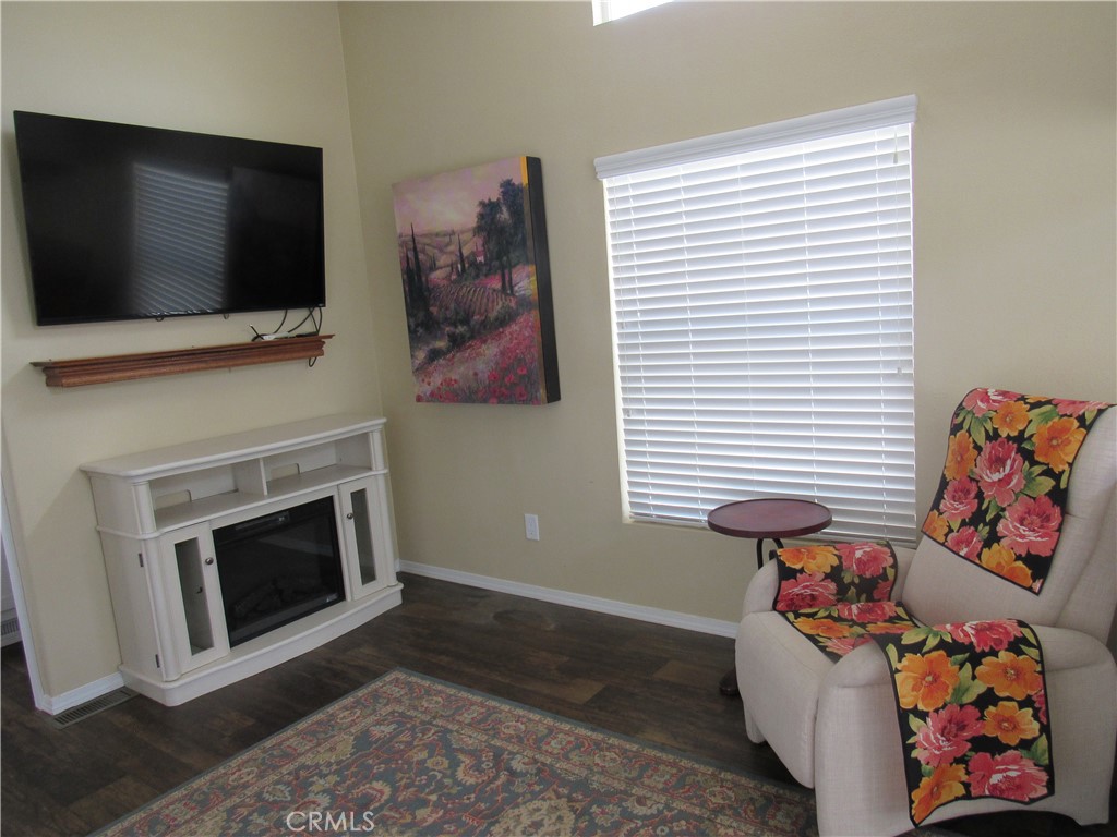 1295 S Cawston 462