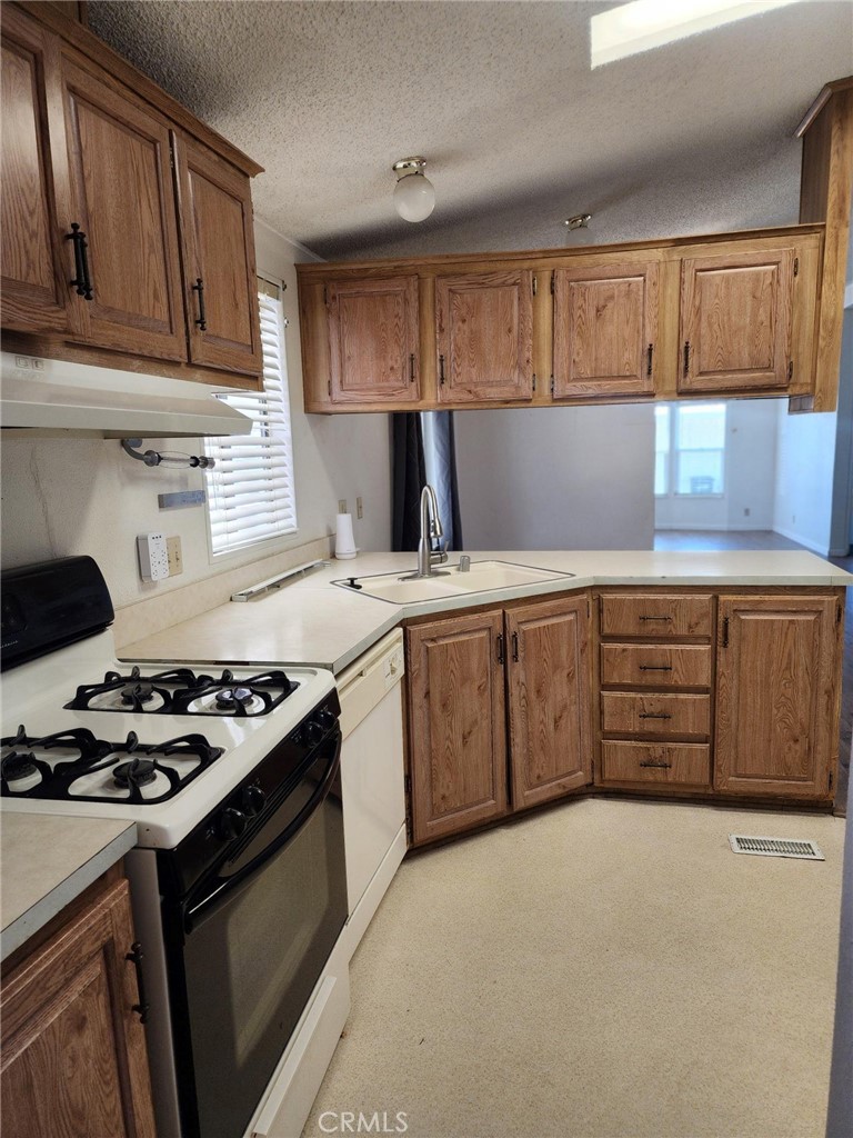530 W Devonshire Avenue 23