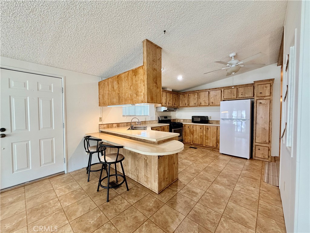 24600 Mountain Avenue 92