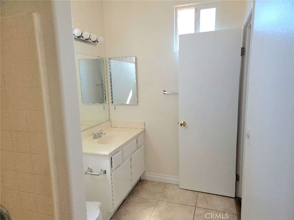 2351 E Devonshire Avenue