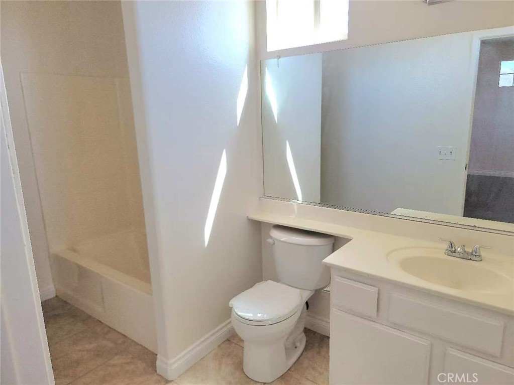 2351 E Devonshire Avenue