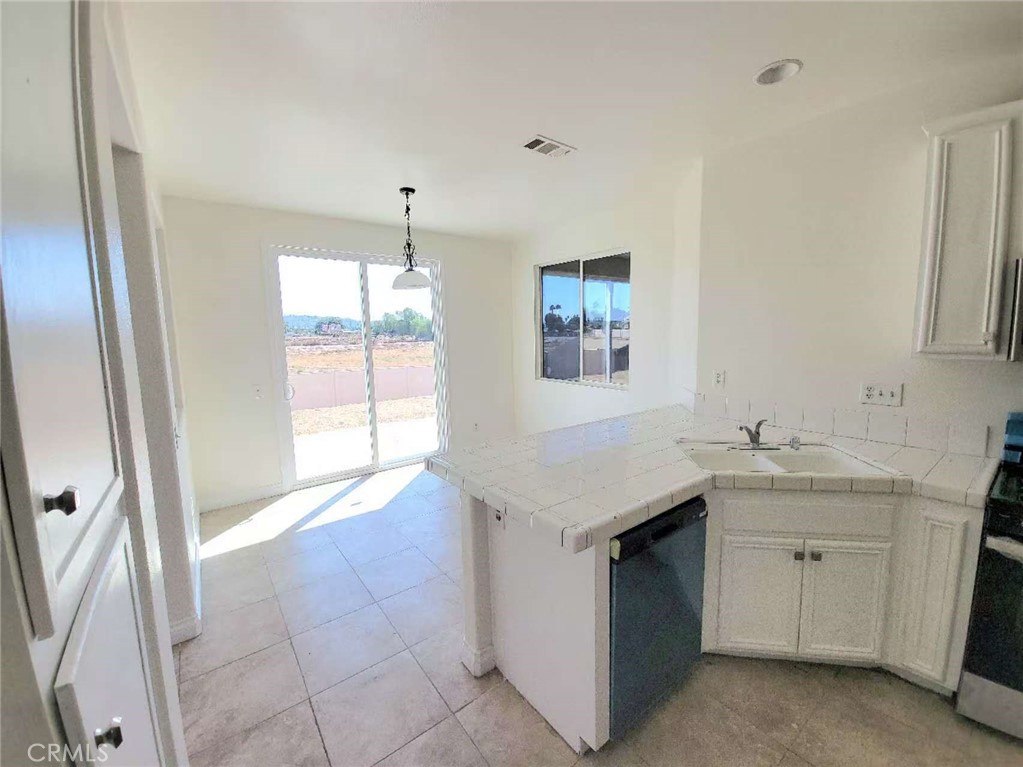 2351 E Devonshire Avenue