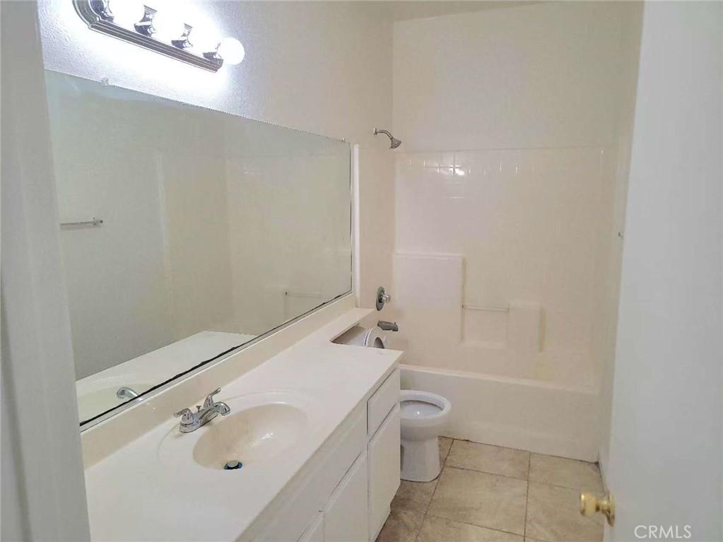 2351 E Devonshire Avenue