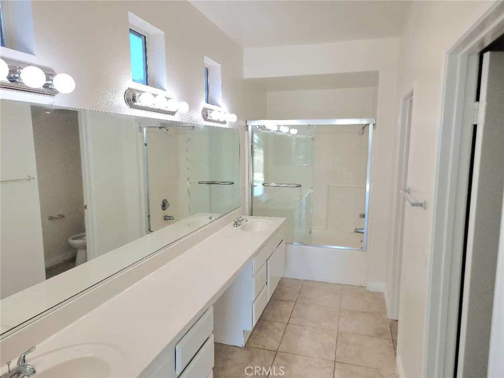 2351 E Devonshire Avenue