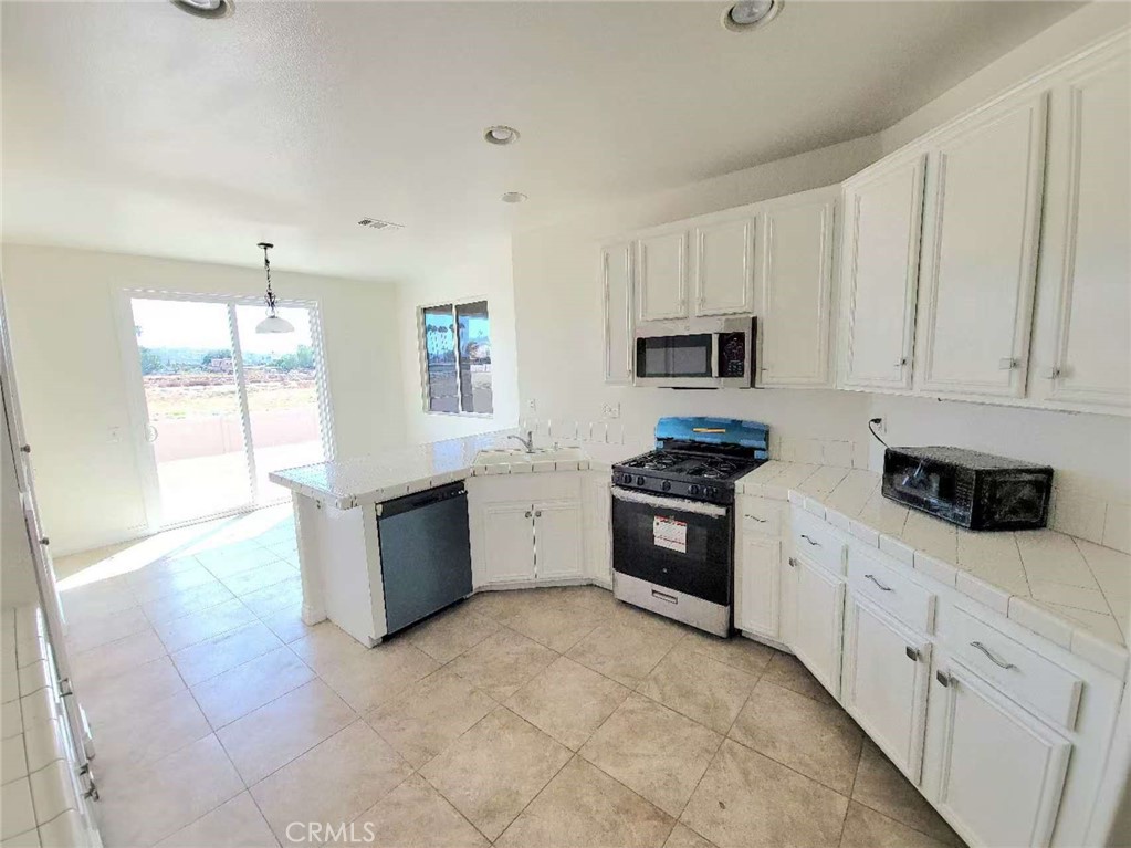 2351 E Devonshire Avenue