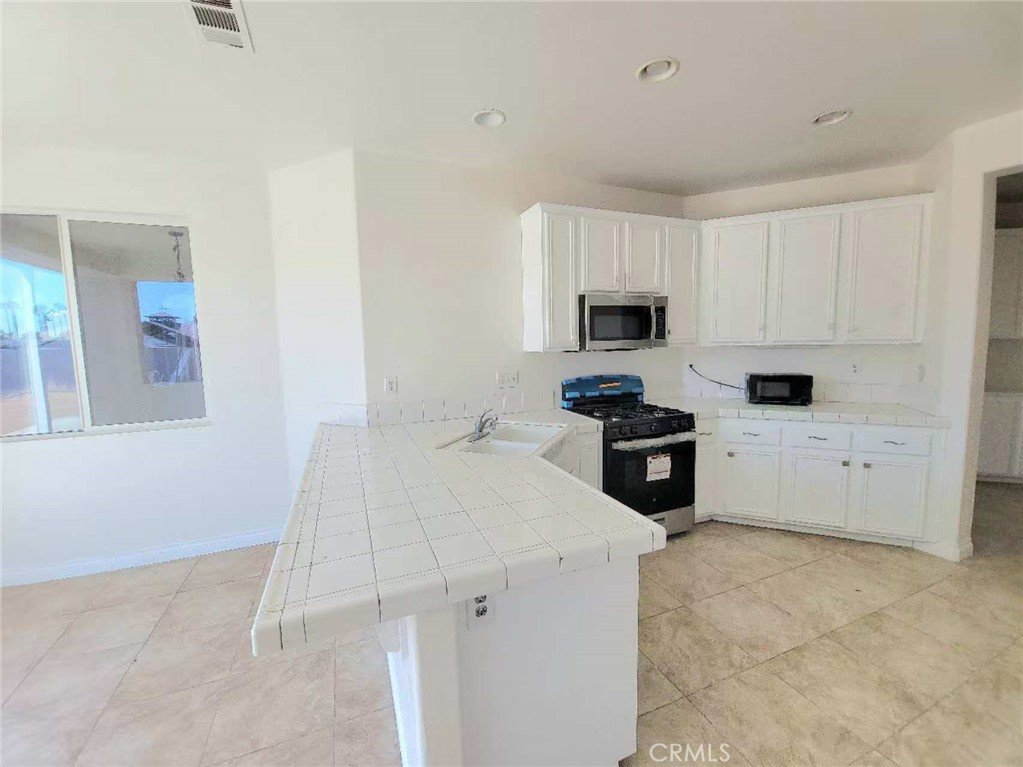 2351 E Devonshire Avenue