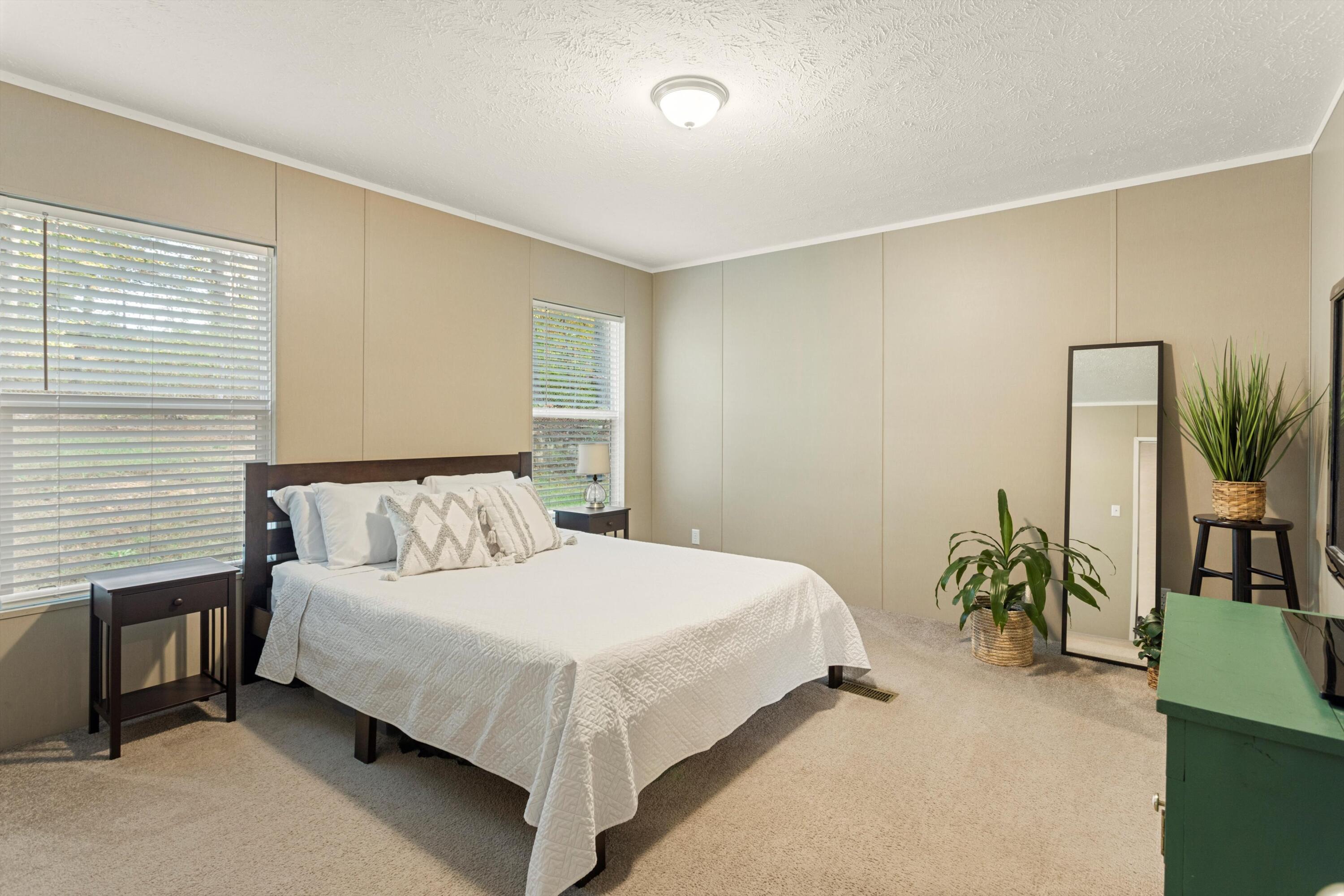 102 Gordon Dr