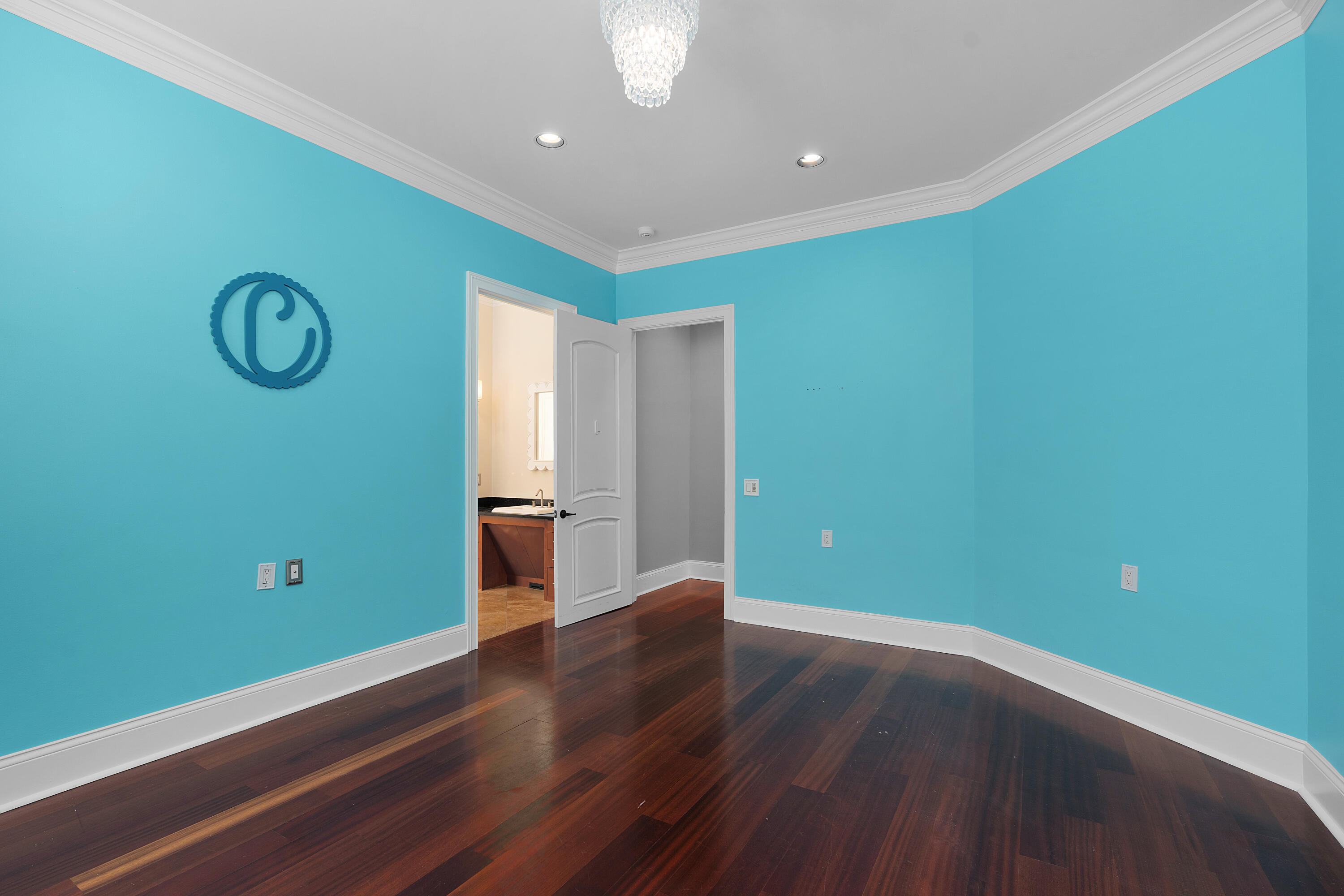 715 Pembridge Circle NW