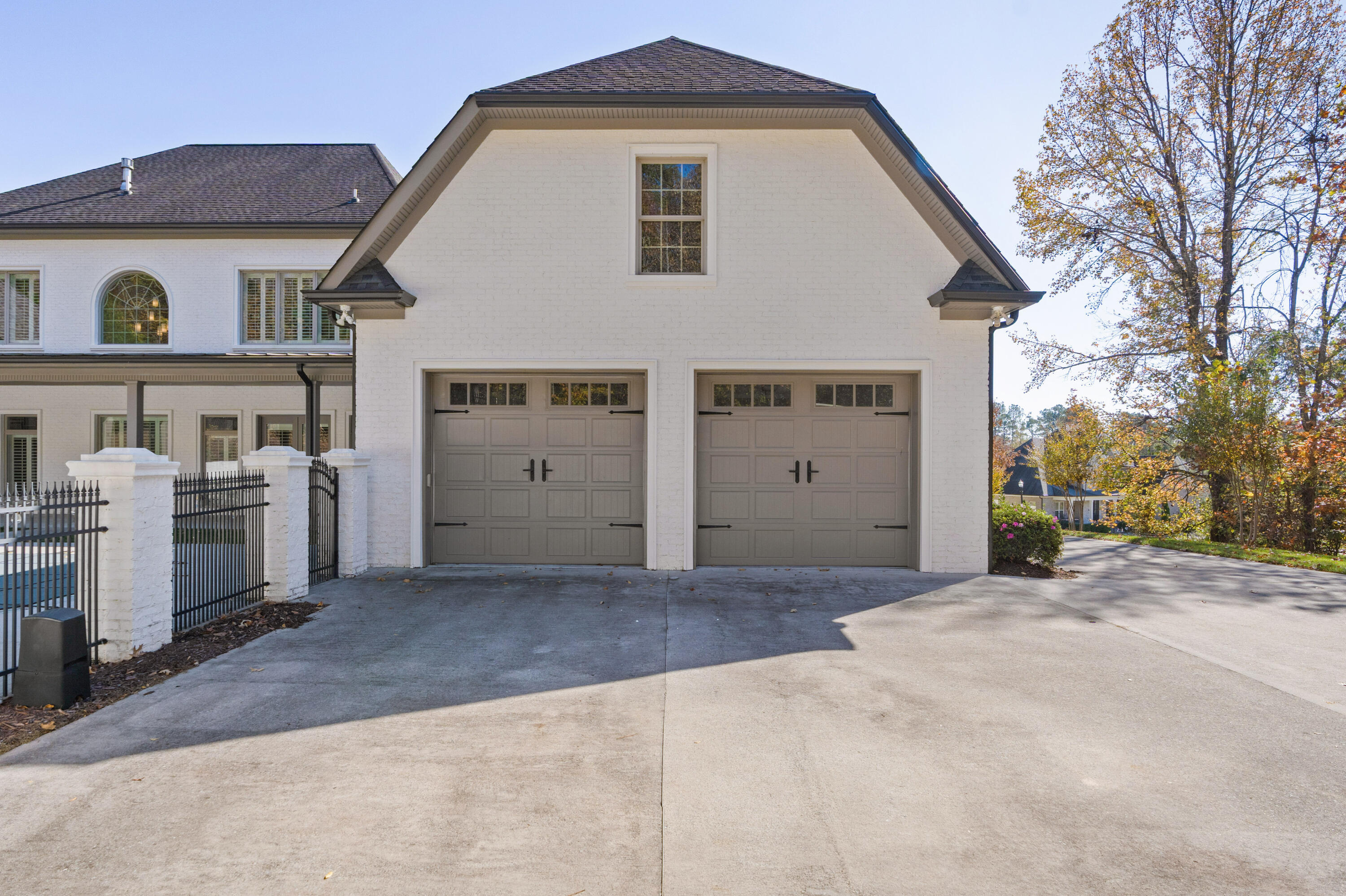 715 Pembridge Circle NW