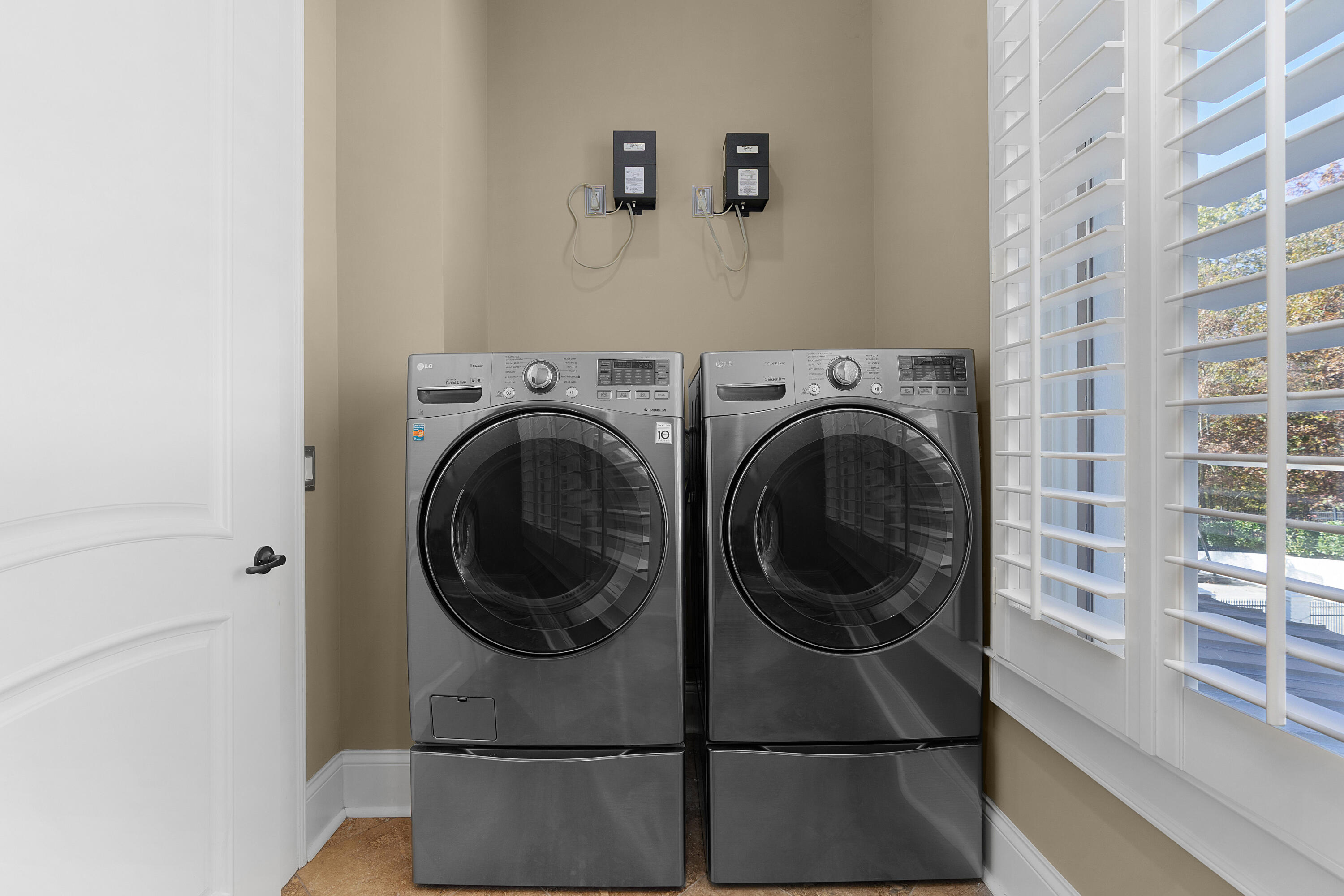 715 Pembridge Circle NW