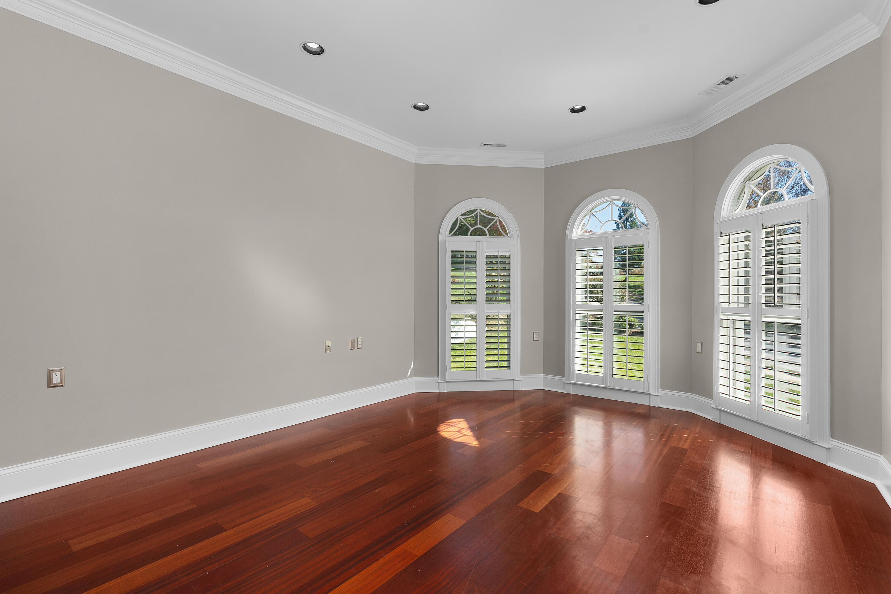 715 Pembridge Circle NW